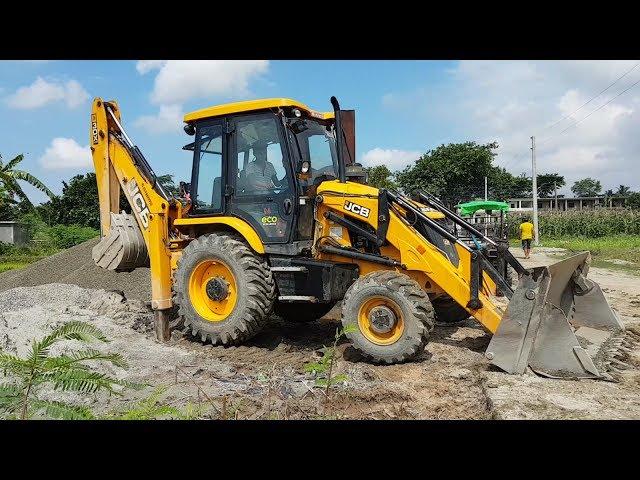 JCB Dozer Collecting Sand - JCB - Roadplanet Dozer Video