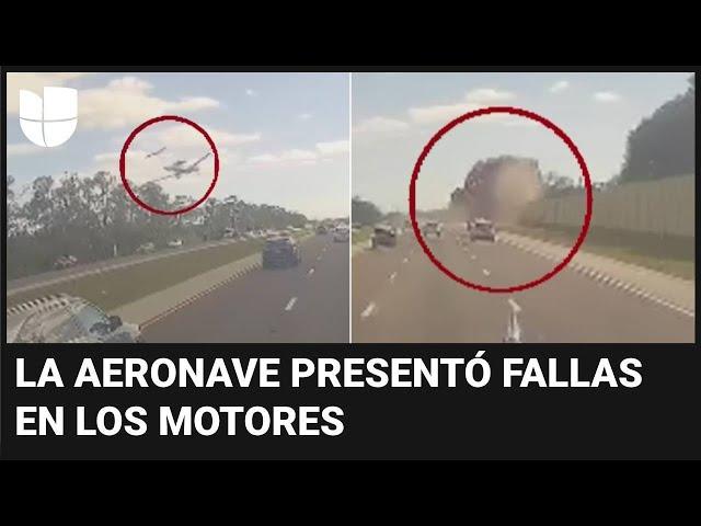 En video: el impactante momento en que un avión se estrella contra una carretera en Florida