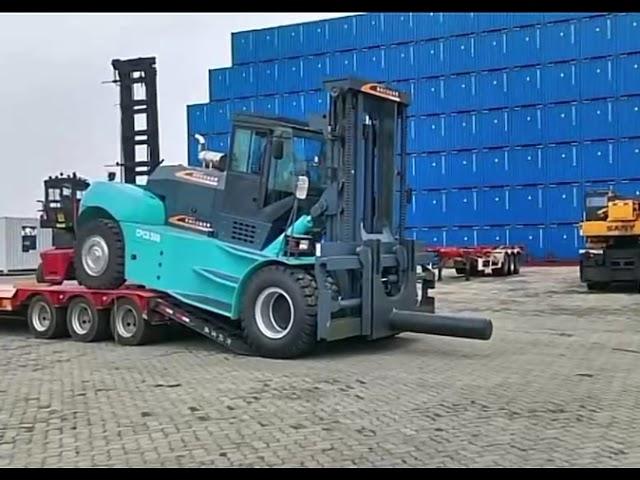 30 ton forklift is arriving port of customer