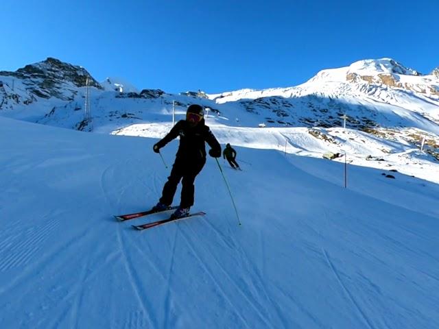 Ellen Amann Ski Zenit instructor skiing in Saas-Fee November 2020