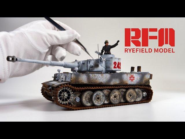 1/35 Tiger I Tank Winter Camouflage - Ryefield Model - Full Build Scale Model