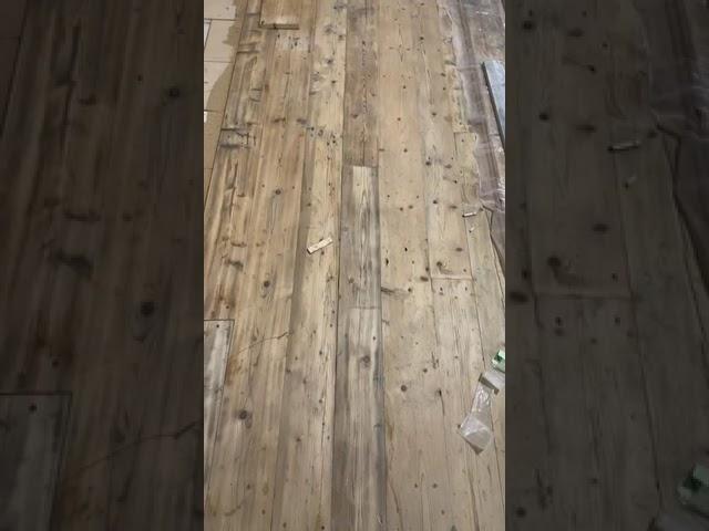 СТАРИННАЯ, ТЕСАНАЯ ДОСКА ( УКЛАДКА ). https://youtube.com/