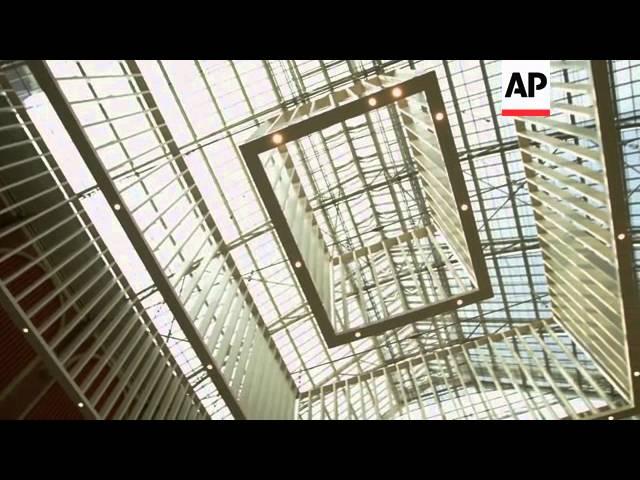 Queen Beatrix reopens national Rijksmuseum after 10-year renovation