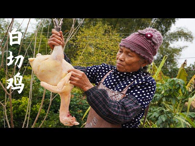 白切雞怎麼做好吃？阿婆教你傳統做法，熟而見紅，肉嫩香滑 Grandma from Guangxi, China, uses chicken to make Chinese food