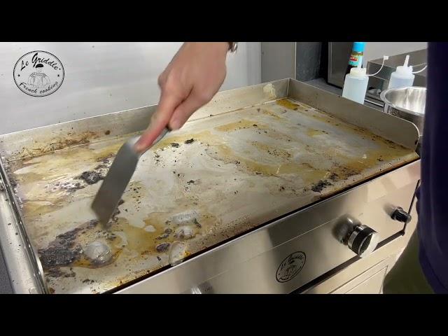Cleaning a LE GRIDDLE