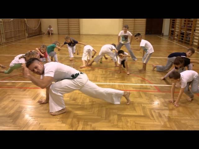 Trening dla dzieci . Sekwencja nr 1 ( capoeira benguela )