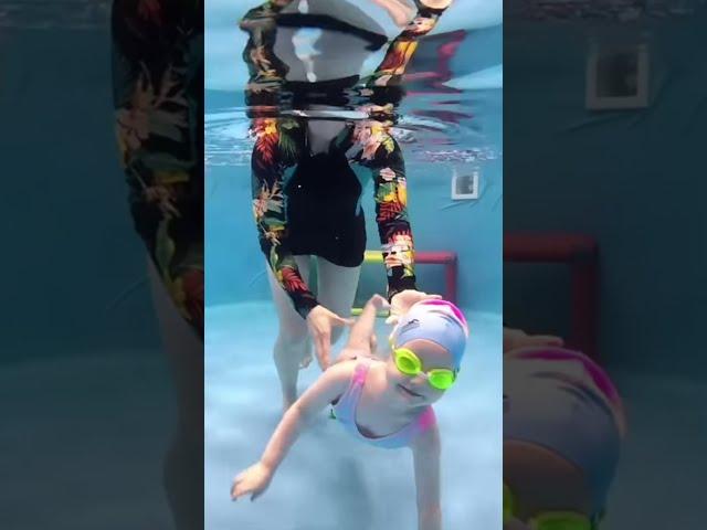 Подводное плавание в бассейне #shortvideo #дети #shorts #бассейн #swimming