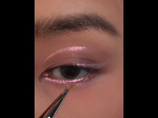 Did you know you can use our Chroma-Glow Bloom Liquid Highlighter as eyeliner? 