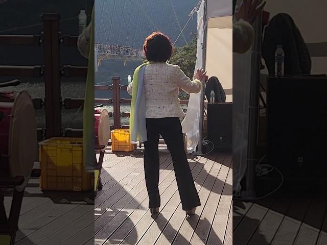앗싸 ~~~~   어느 무명가수의 가벼운 몸풀기 댄스   ~~~