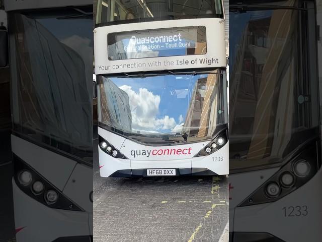 HF68 DXX 1233 on the QuayConnect to Town Quay