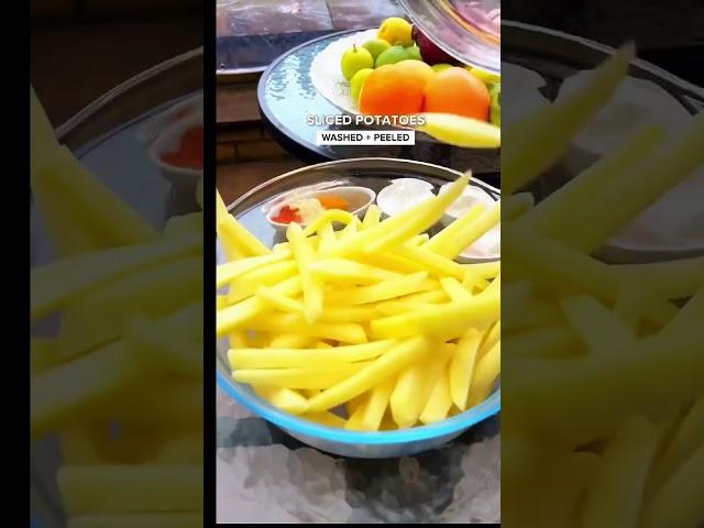 LONDON FOODEE _ Halal Food - HOW TO MAKE THE BEST EASIEST PAKISTANI STREET STYLE FRIES #shorts