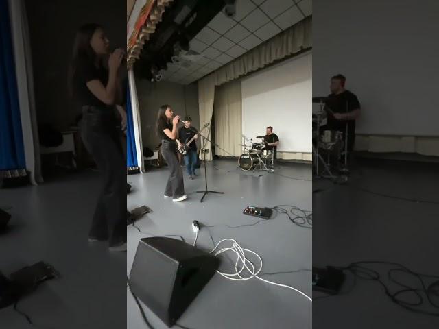 Люби. Репетиция перед концертом