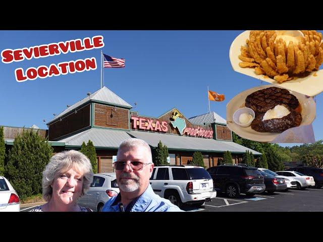 Reviewing Texas Roadhouse in Sevierville!