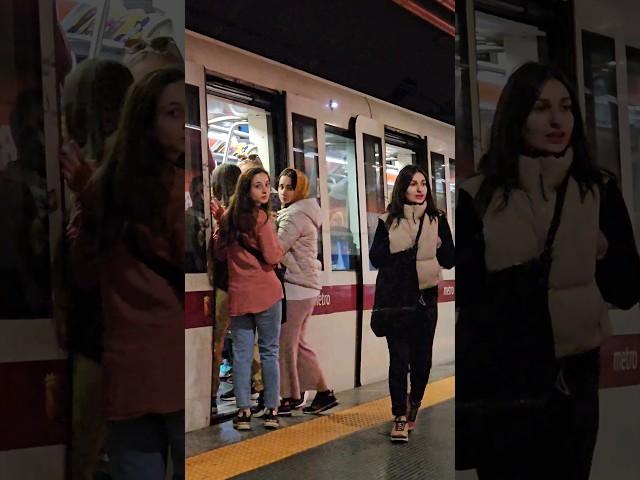  Attenzione pickpockets targeting visitors in Rome Metro Stations #Roma #Italy #Viral #Pickpocket
