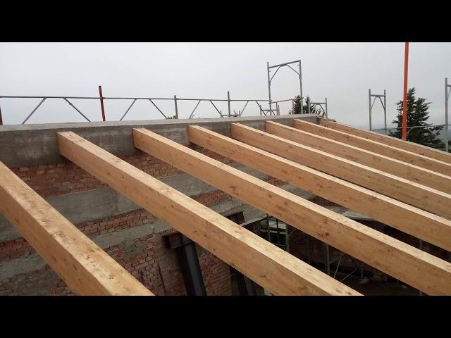 Tetto in legno lamellare. Wood roof