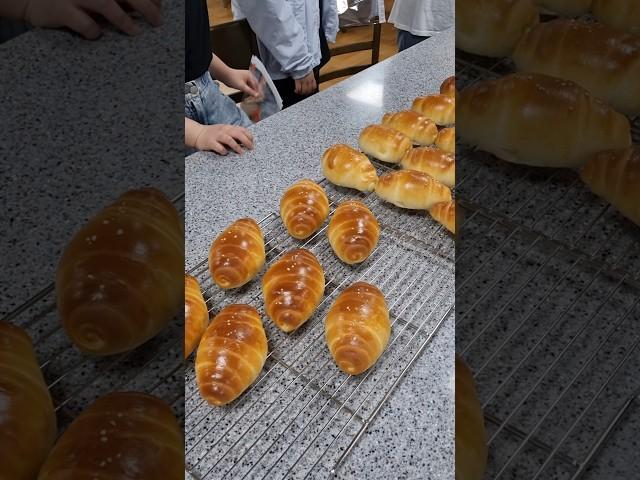 어린 친구들과 소금빵 만들기 원데이 클래스~ One-day class on making salt bread with young friends~