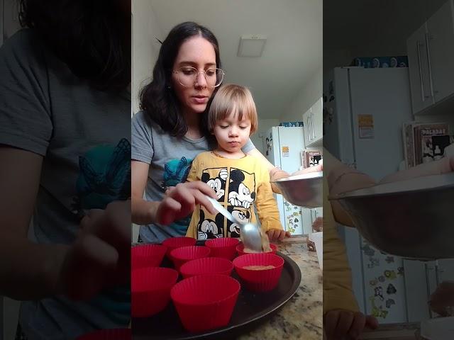 Fazendo bolo de chocolate saudável pro meu filho #vidasaudavel #dicasdemae #receitafacil #mae #short