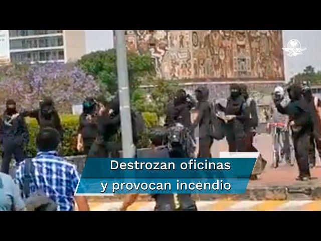 Encapuchados vandalizan Ciudad Universitaria y agreden a reporteros