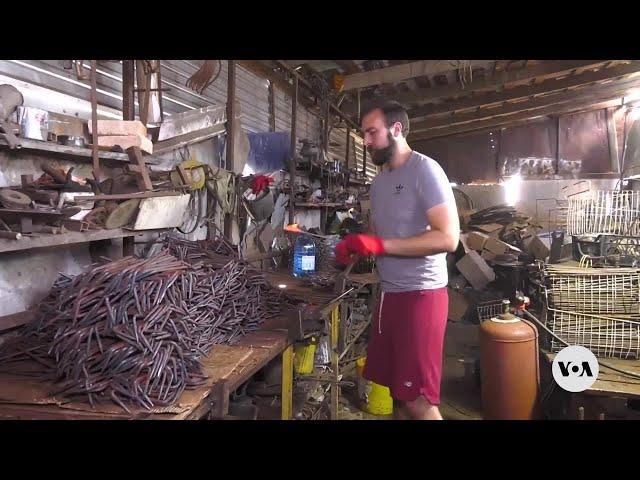 US volunteer delivers aid, helps fortify trenches for Ukraine’s military  | VOA News