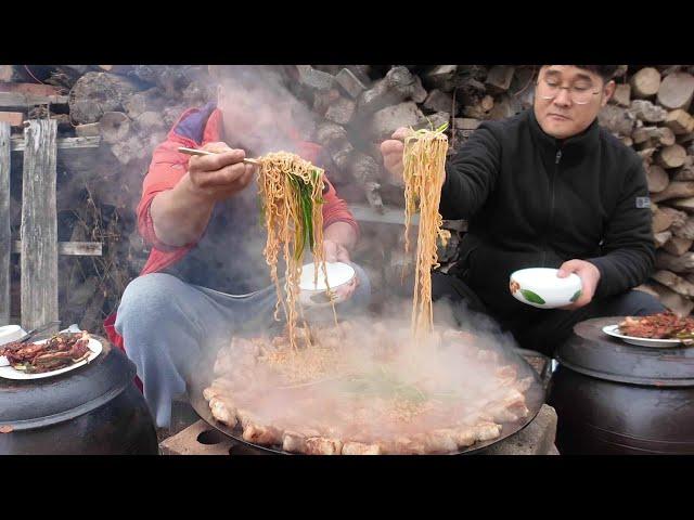 잘 구운 삼겹살과 잘 끓인  라면 이렇게 먹으면 !!!