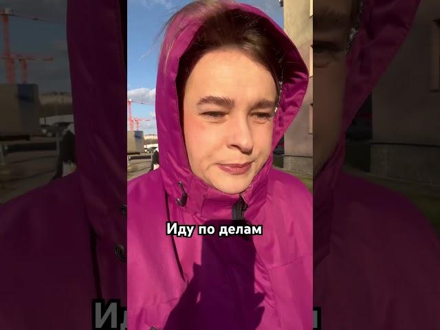 Да мне приходится оставлять ребенка дома, пока хожу за другой дочерью.