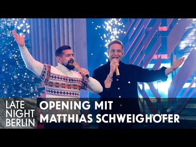 Matthias Schweighöfer & Klaas eröffnen die Show mit einem Weihnachts-Duett | Late Night Berlin