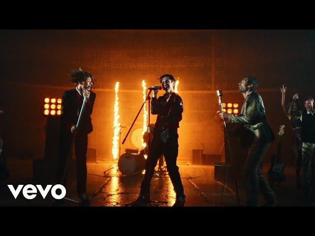 Don’t Freak Out ft. iann dior, Travis Barker & Tyson Ritter (Official Video)