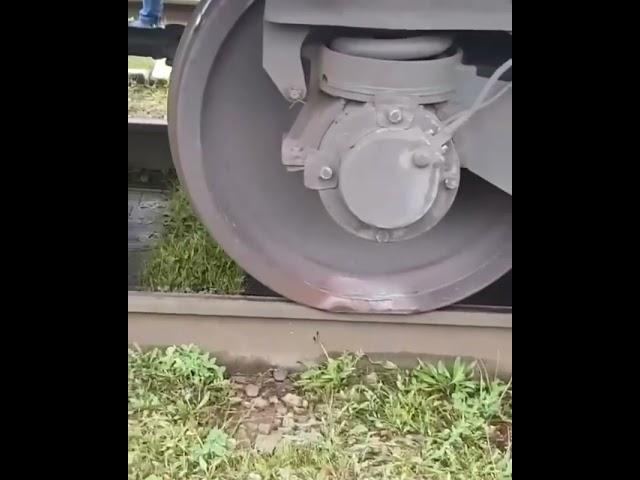 Без куска колеса.