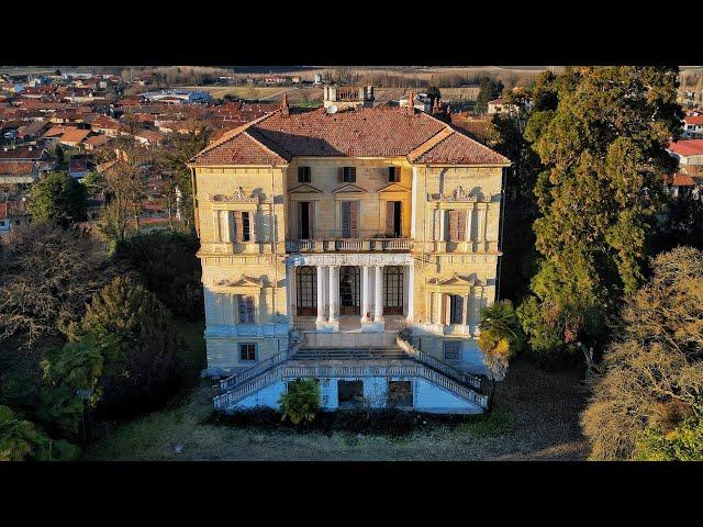 300-Year-Old Millionaire ABANDONED MANSION – Everything Left Inside!