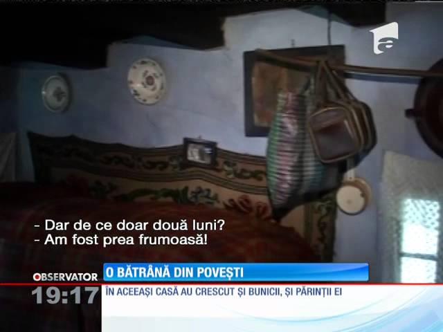 O bătrână trăieşte într-o casă de lut, veche de 200 de ani