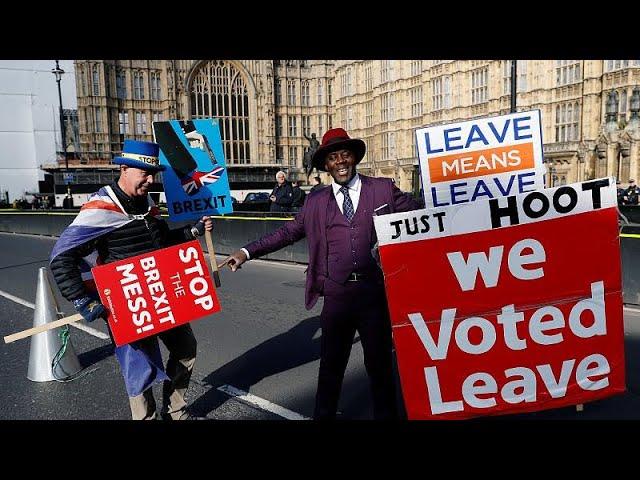British Leavers and Remainers are equally unhappy about Brexit process, poll shows
