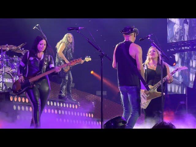 ROCK YOU LIKE A HURRICANE - Full song and end of show @scorpions Las Vegas