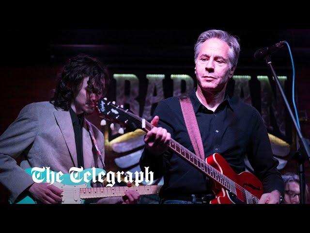 Antony Blinken plays guitar in Kyiv bar: ‘Free world is with you’