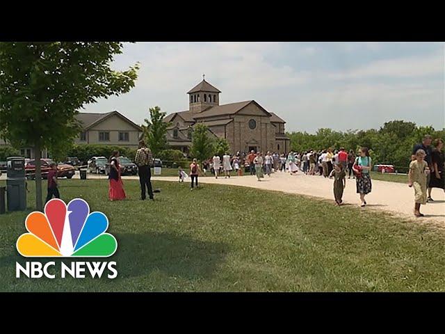 Exhumed body of nun showing little decay draws hundreds to Missouri