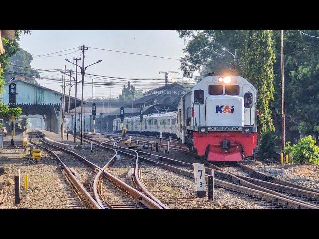 PASUKAN KERETA PAGI PADATI STASIUN TERSIBUK DI KOTA SURABAYA!! Kereta Api di Stasiun Surabaya Gubeng