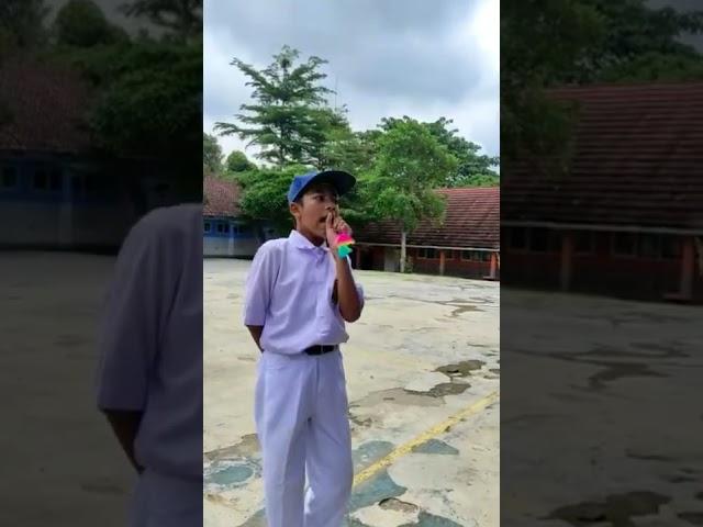 KOCAK..!! SEORANG PELAJAR BERTINGKAH ANEH