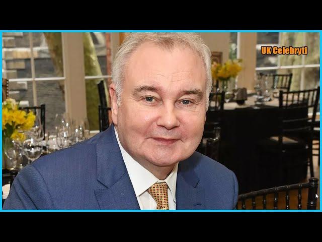 Eamonn Holmes stuns fans with new photo as he reveals new look   but fans smell a rat