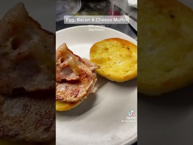 How To Make A Egg Bacon & Cheese Muffin @meg.ofitness #shorts #cooking #recipe