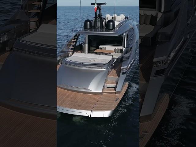 Luxury Yacht - Pershing 8X, her iconic details - Ferretti Group