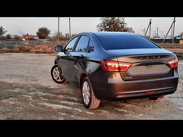 Убираю шильдики с крышки багажника LADA VESTA легко и просто.Вид 