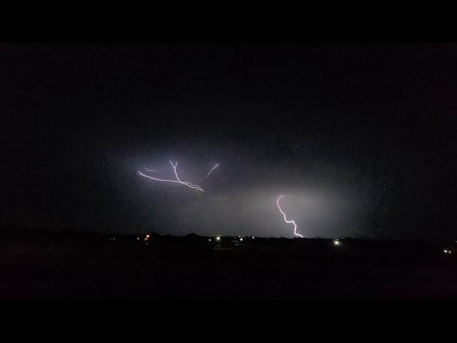 雷の音と雨の音。【4K】【6H】【BGM】Fall asleep with the sound of thunder and rain.