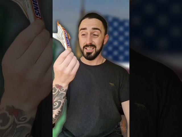 An Aussie trying American snacks! #tastetest #reaction #foodreview #america #oreo #snickers