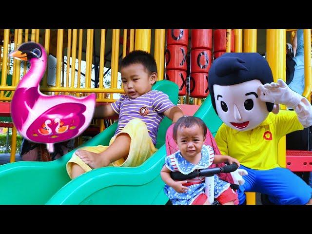 Vlog Keluarga Riska Rafisqy Perosotan Seharian Jagain Dede Bayi Lucu Beli Balon Karakter Bebek Angsa