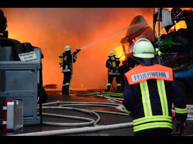 Vollbrand Recyclingfirma - Feuerwehr Großaufgebot in Maßbach