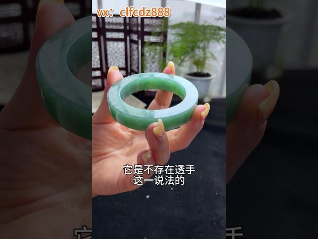 油青手镯并不是越绿越好，而是越油越贵！#翡翠手镯定制 #珠宝首饰 #翡翠