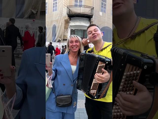 Как реагируют Москвичи на баяниста!