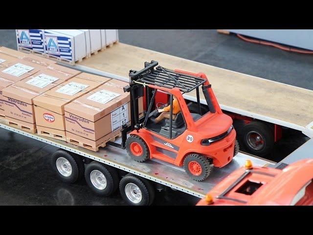 RC Linde Forklifts working