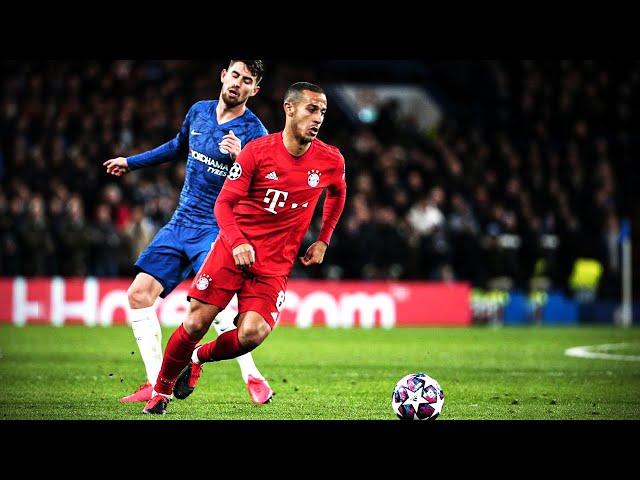 Thiago Alcântara's Effortless Elusive Dribbling...