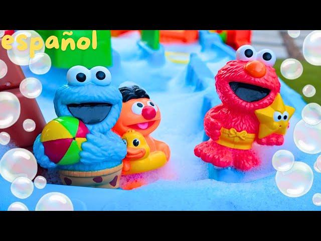 Video de Aprendizaje para Niños con Elmo | Fiesta de Espuma con Sorpresas de Plaza Sesamo