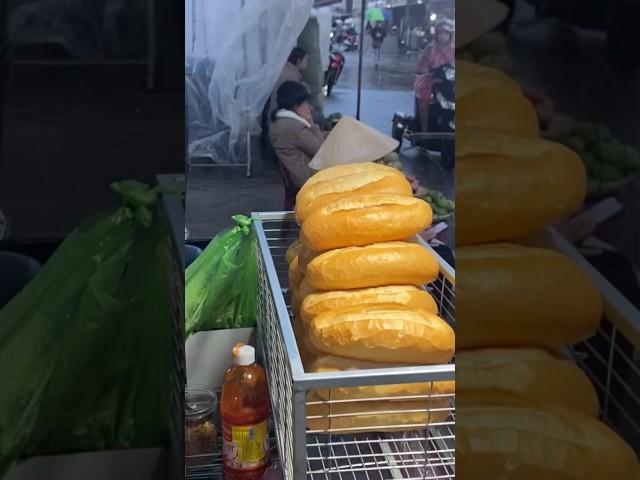 Cô bánh mì nhiệt huyết Đà Lạt ,bánh siu ngon siu mê